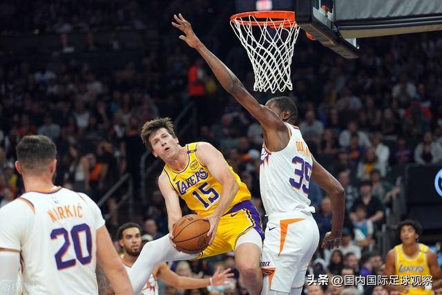 姆巴佩球员通道内找队友沟通没人理